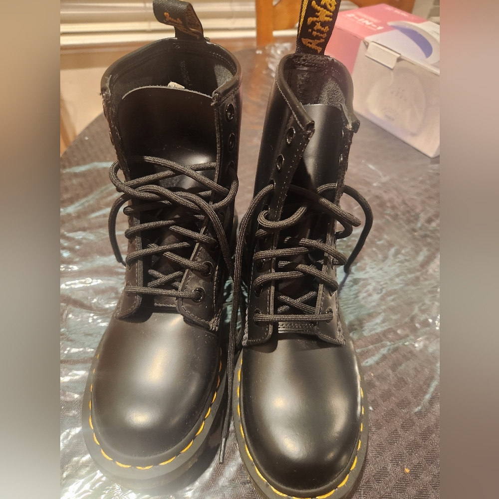 Dr.Martens 1460 Narrow Smooth Leather Lace Up Boots